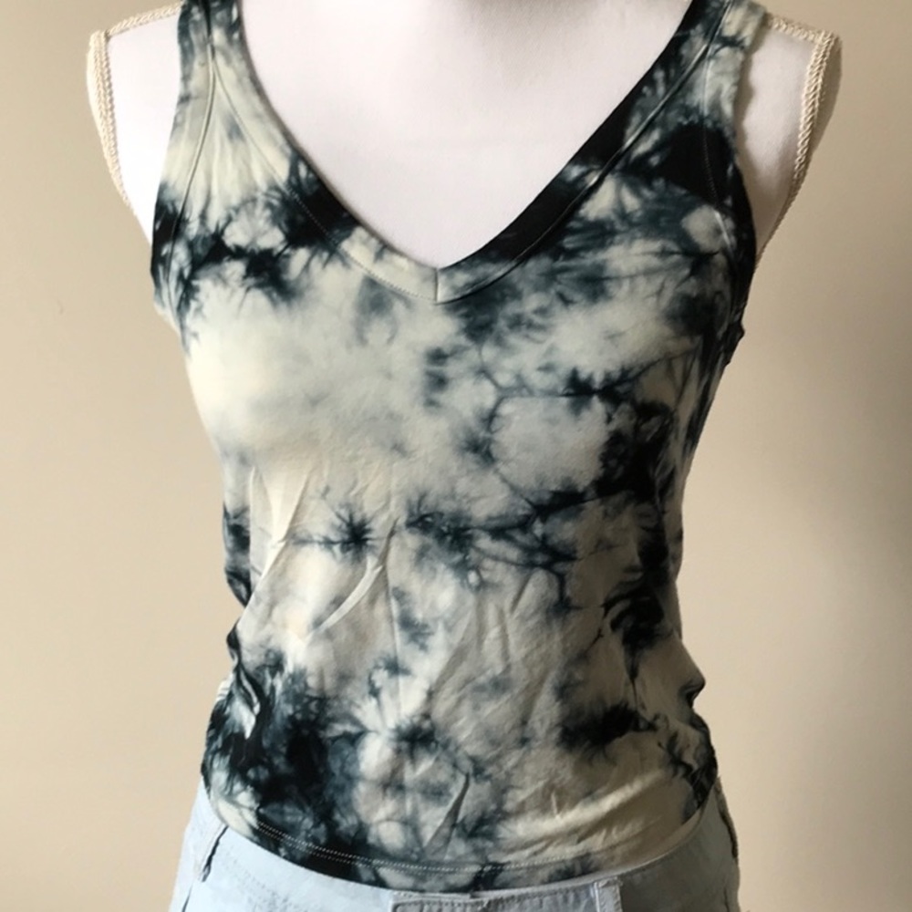 Cropped tanks - Picture 3 of 5